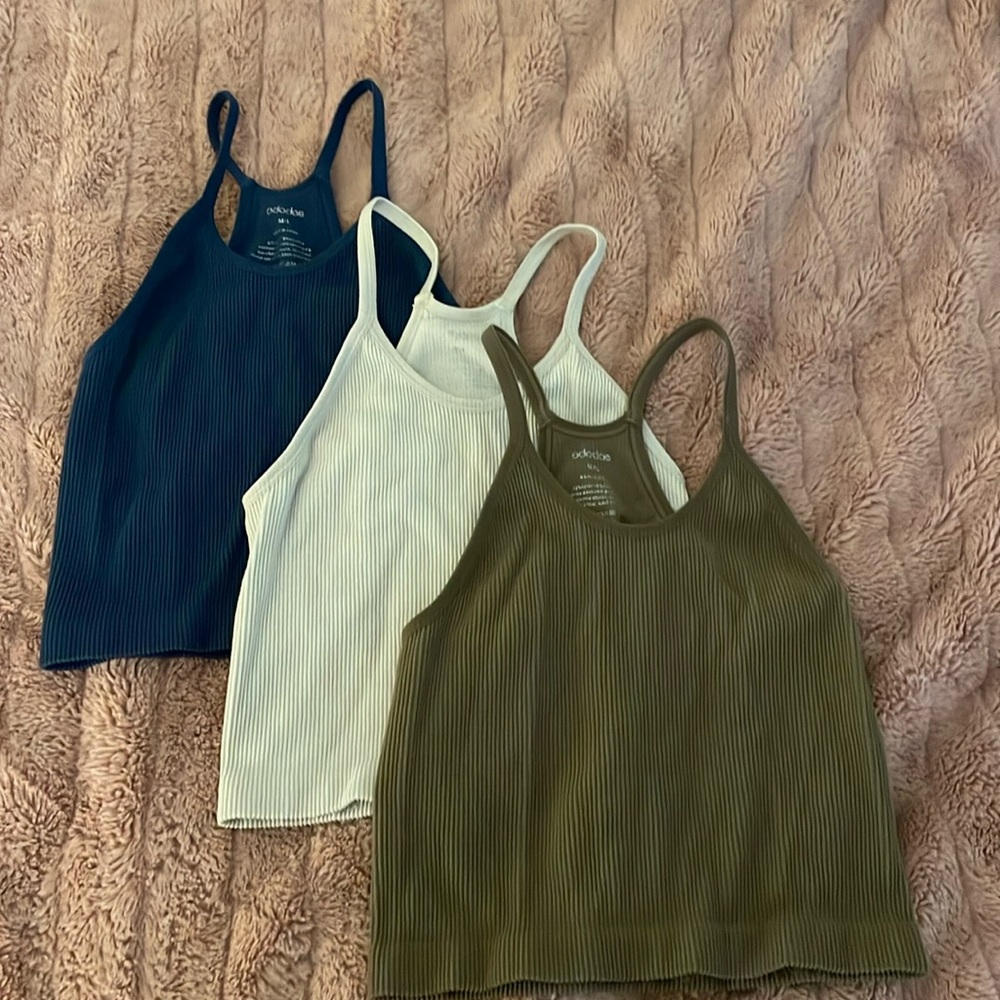 M/L crop tanks